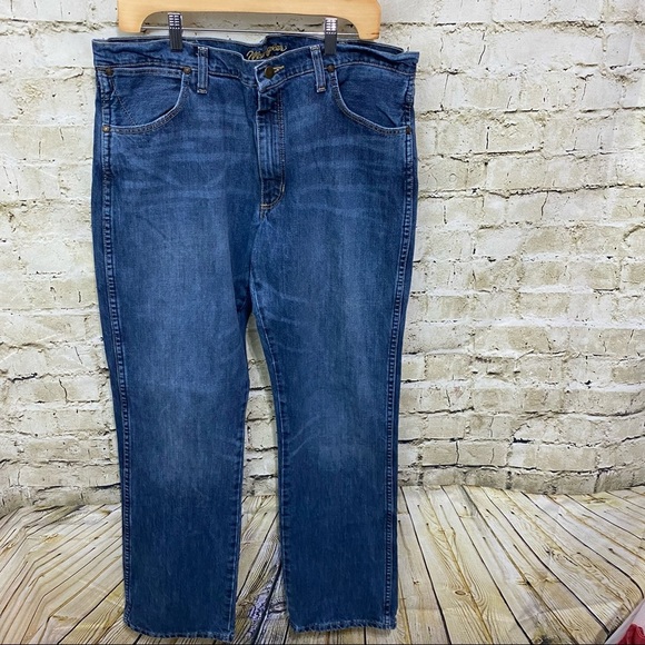 Wrangler Medium Wash Slim Straight Leg Jeans - Picture 1 of 6